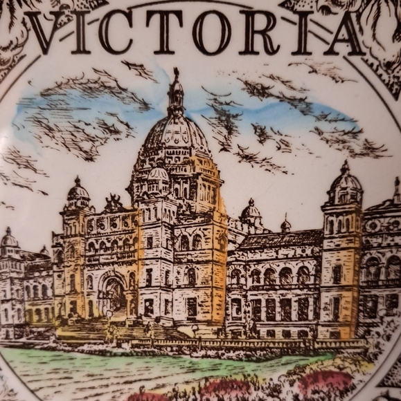 Victoria British Columbia Souvenir Plate - Picture 2 of 7
